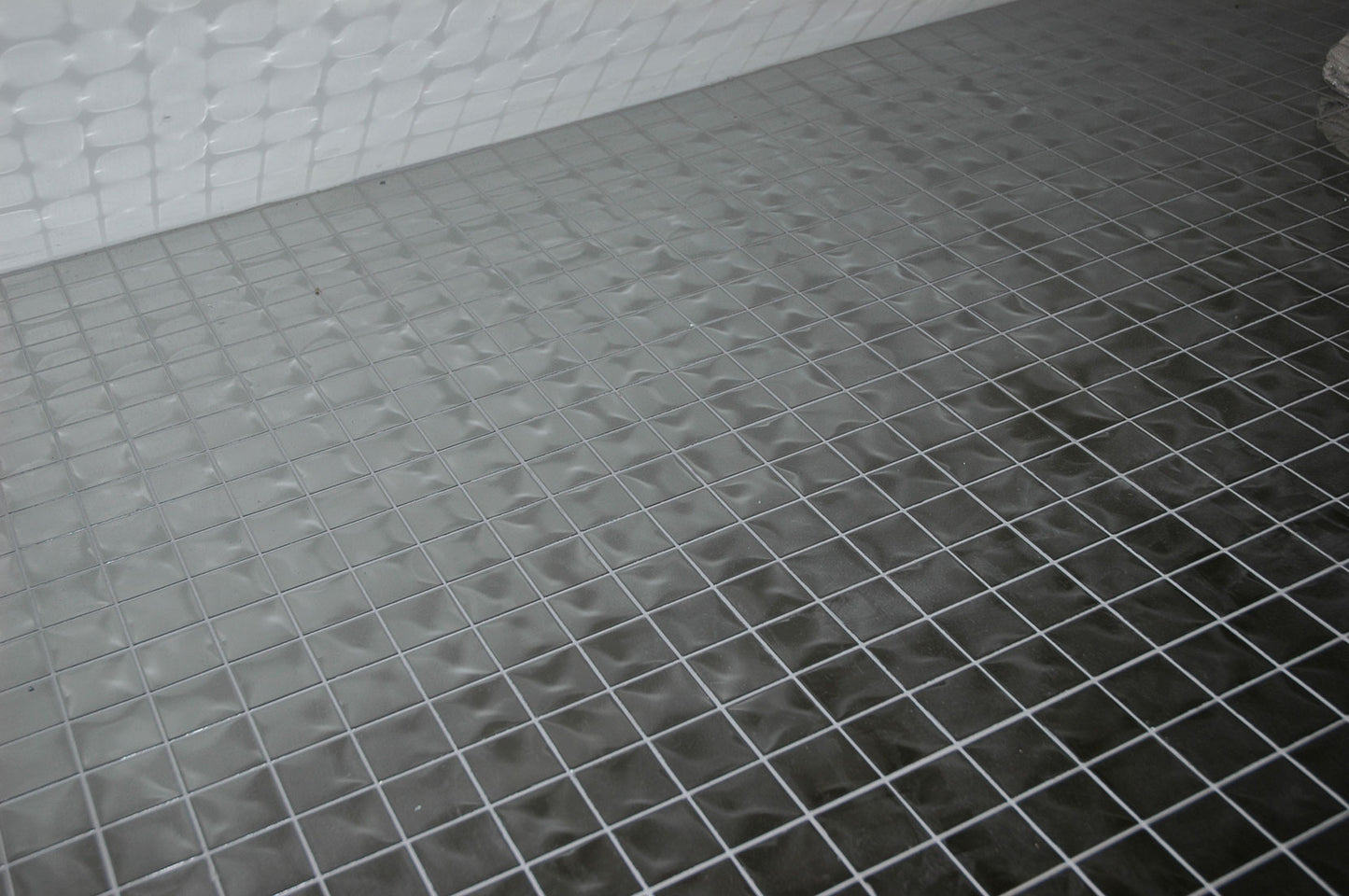 Cinquanta stainless steel tile